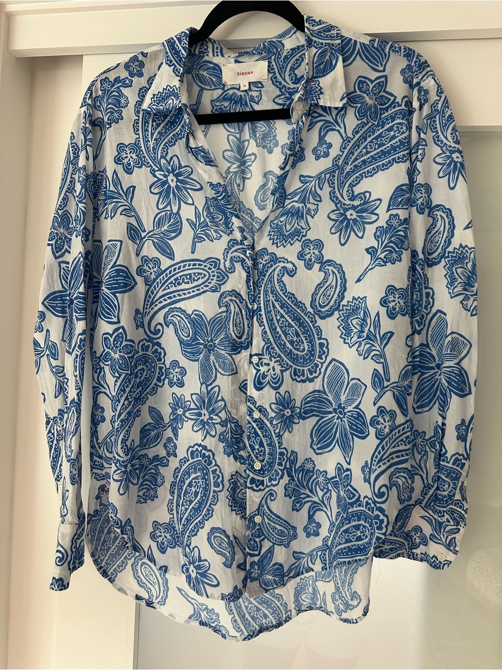Woman's Blue Paisley Xirena Floral Button-Up Shirt